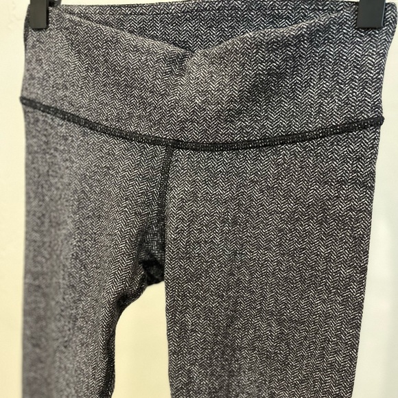 Lululemon Wunder Under | Size 2 | Herringbone | Mid Rise | Brushed | Cozy - Picture 2 of 5
